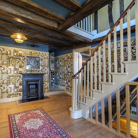Huge Deluxe 600 Year Old Essex Manor, Hot Tub, Cinema Room, Sky Tv 萨弗伦沃尔登 外观 照片