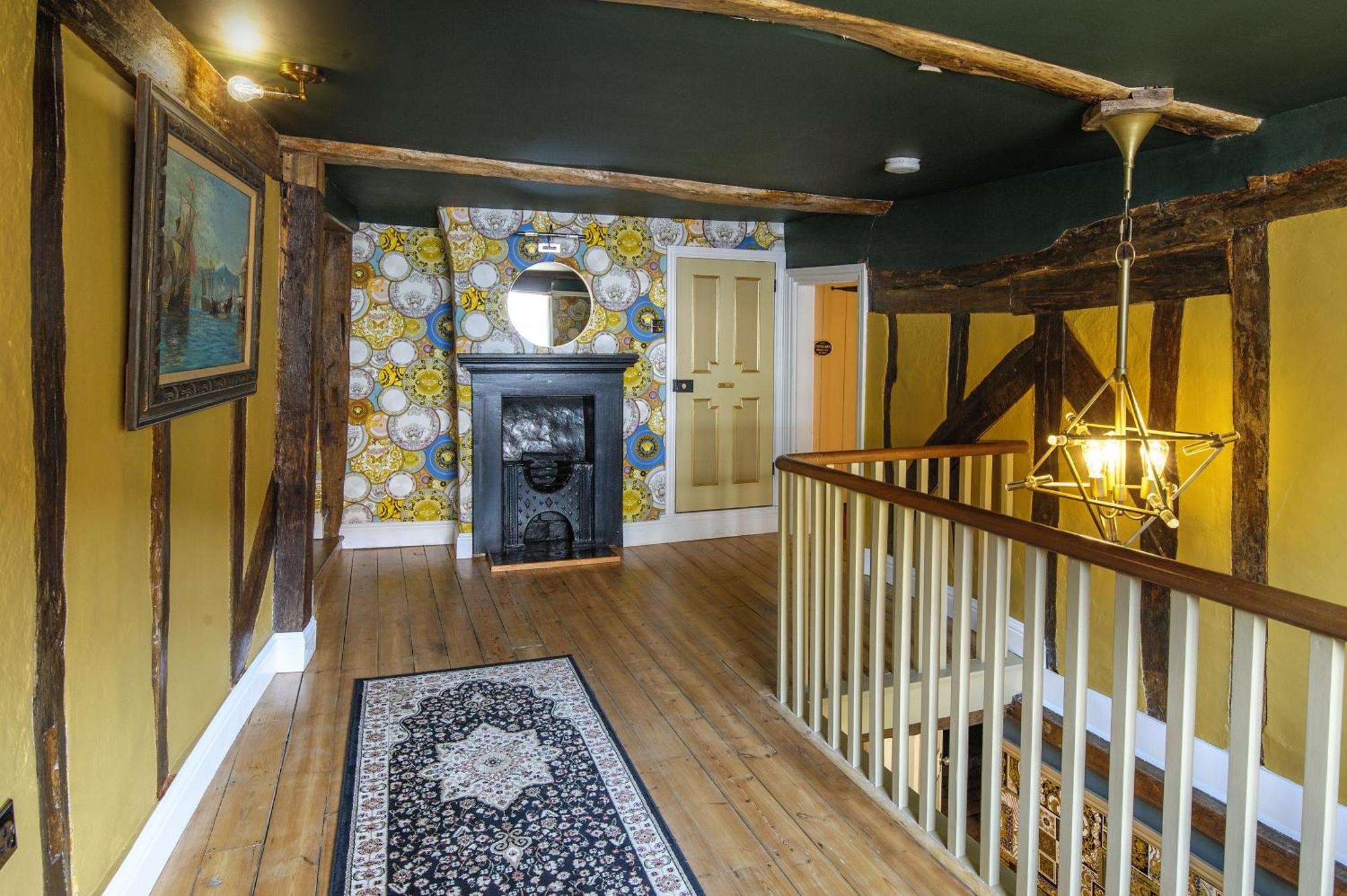 Huge Deluxe 600 Year Old Essex Manor, Hot Tub, Cinema Room, Sky Tv 萨弗伦沃尔登 外观 照片