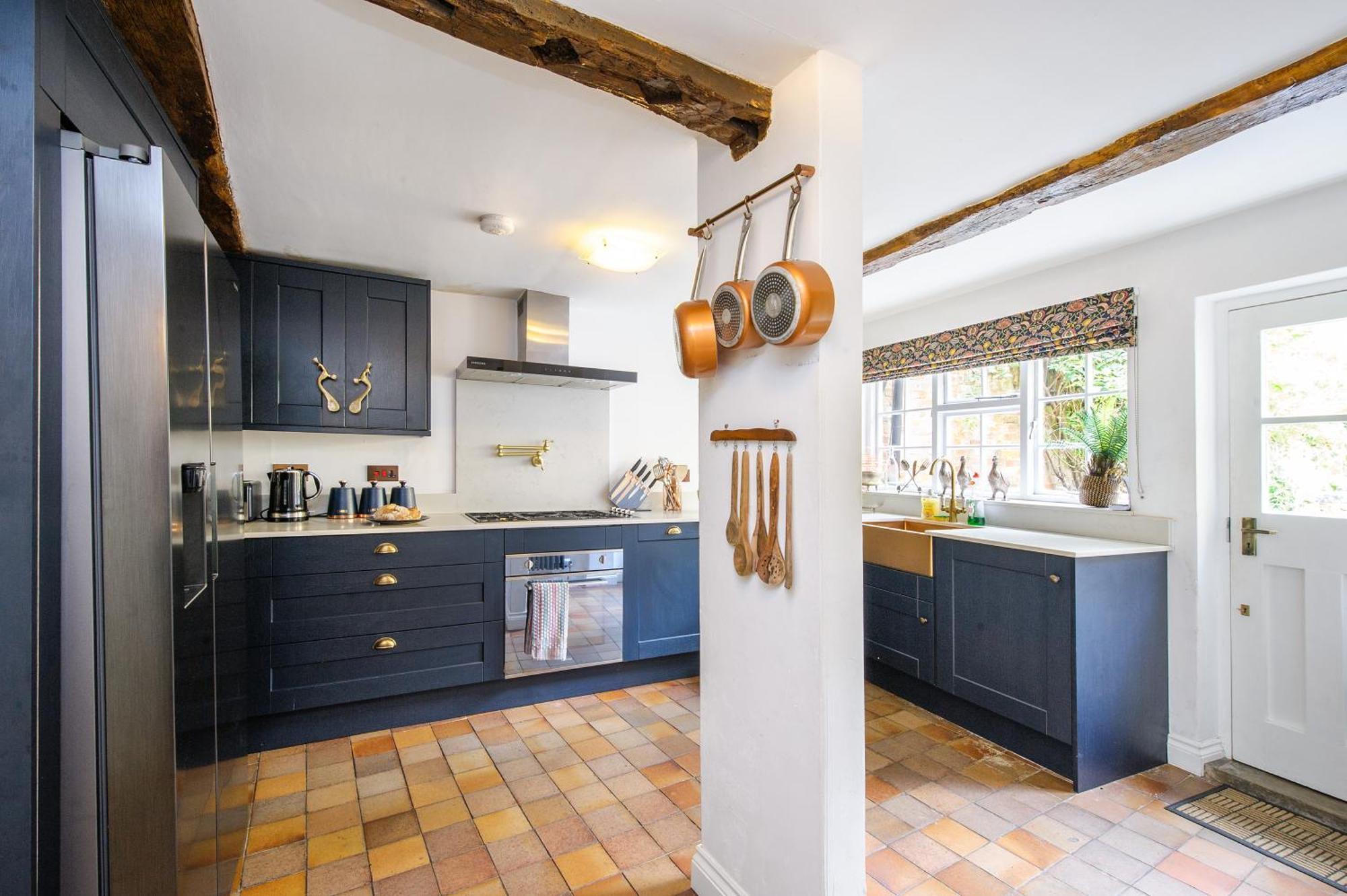 Huge Deluxe 600 Year Old Essex Manor, Hot Tub, Cinema Room, Sky Tv 萨弗伦沃尔登 外观 照片