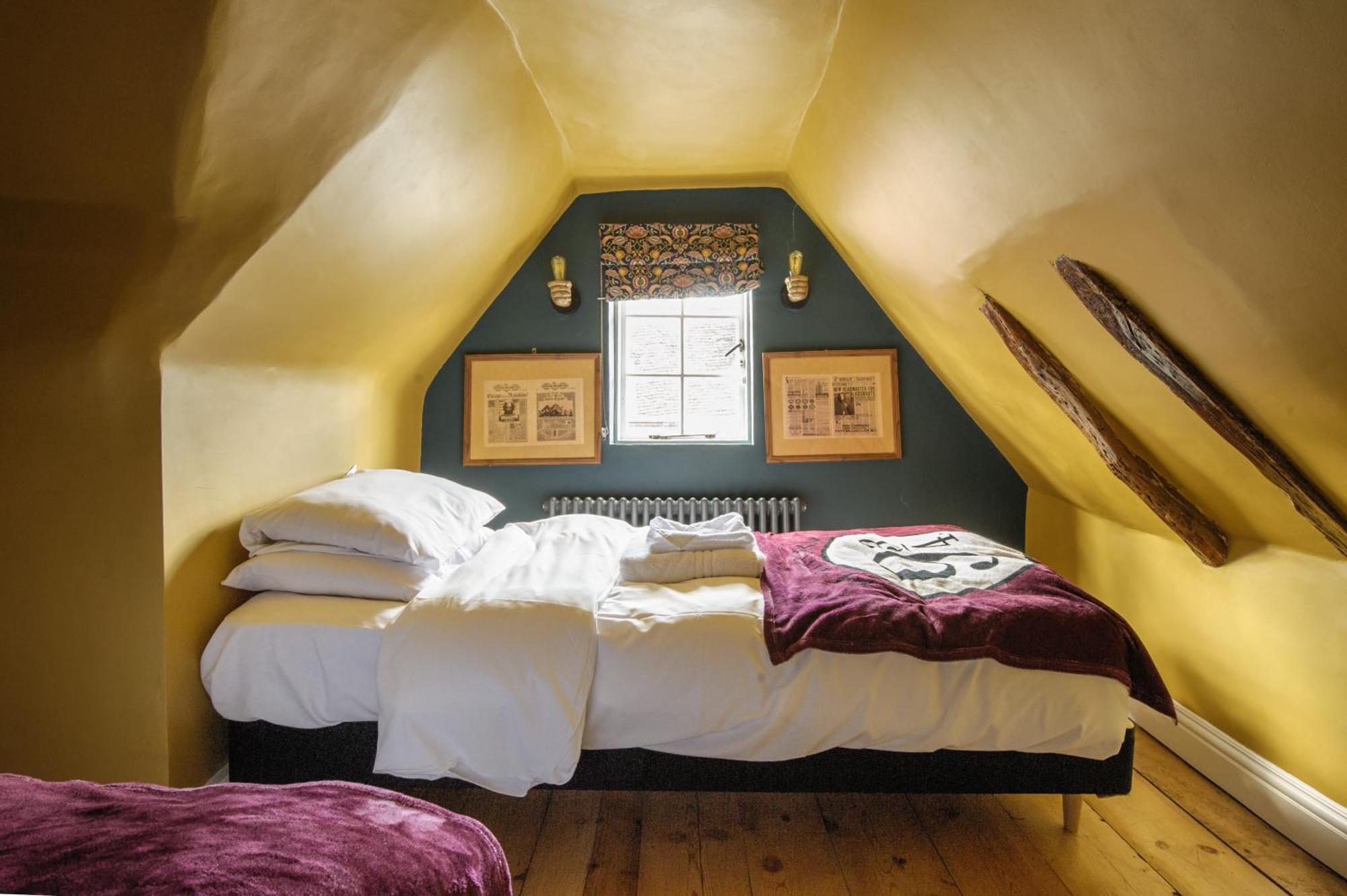 Huge Deluxe 600 Year Old Essex Manor, Hot Tub, Cinema Room, Sky Tv 萨弗伦沃尔登 外观 照片