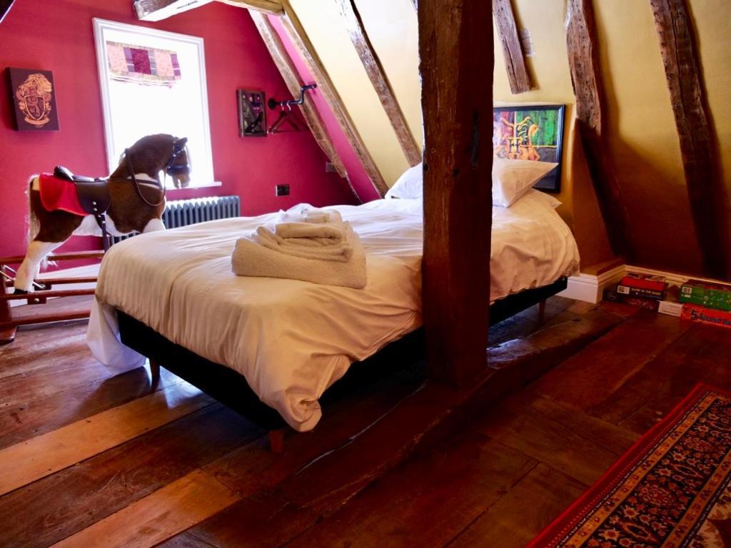 Huge Deluxe 600 Year Old Essex Manor, Hot Tub, Cinema Room, Sky Tv 萨弗伦沃尔登 外观 照片