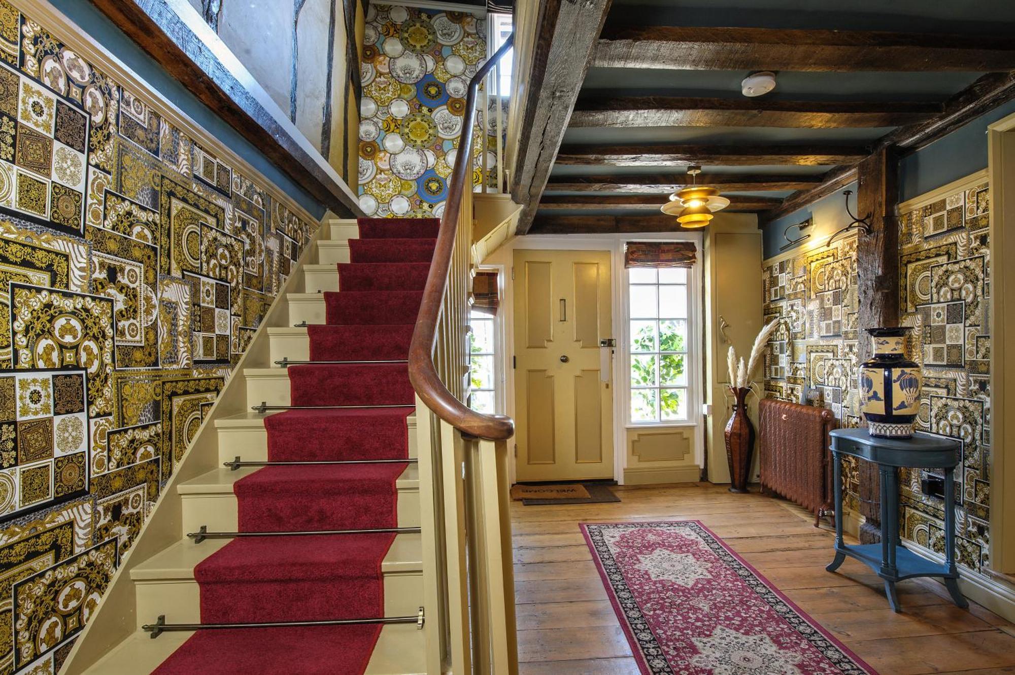 Huge Deluxe 600 Year Old Essex Manor, Hot Tub, Cinema Room, Sky Tv 萨弗伦沃尔登 外观 照片