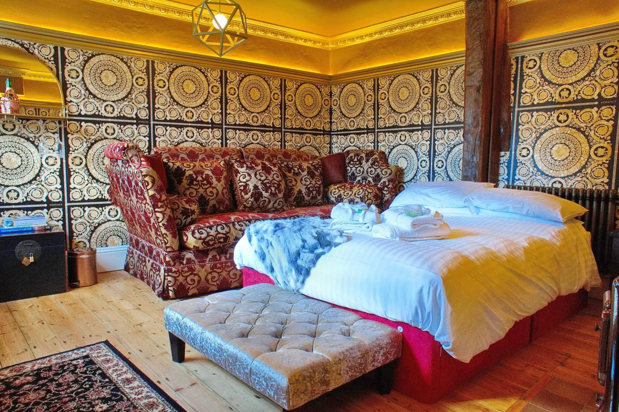 Huge Deluxe 600 Year Old Essex Manor, Hot Tub, Cinema Room, Sky Tv 萨弗伦沃尔登 外观 照片