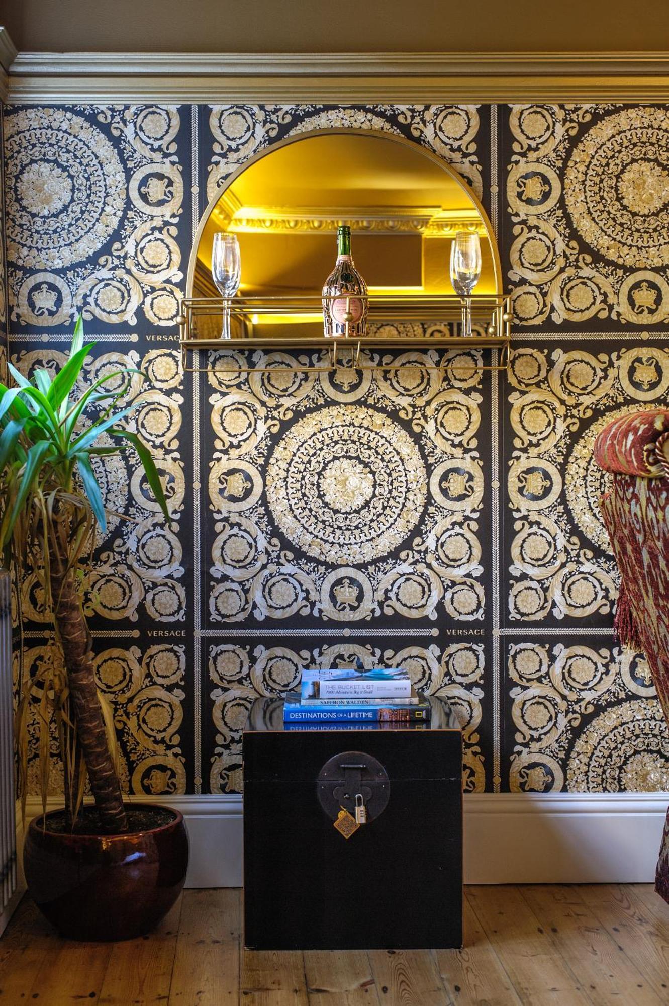Huge Deluxe 600 Year Old Essex Manor, Hot Tub, Cinema Room, Sky Tv 萨弗伦沃尔登 外观 照片