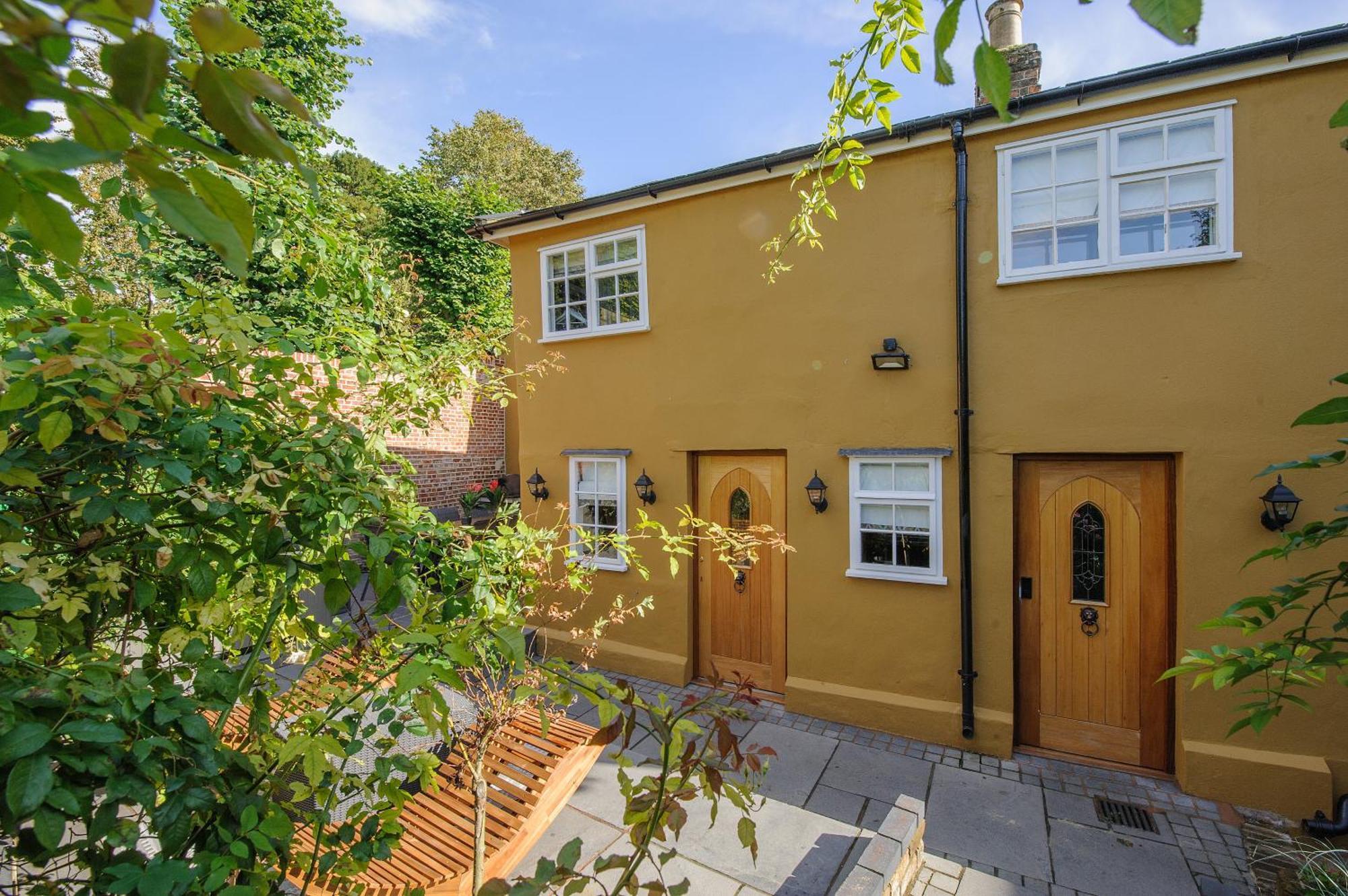 Huge Deluxe 600 Year Old Essex Manor, Hot Tub, Cinema Room, Sky Tv 萨弗伦沃尔登 外观 照片