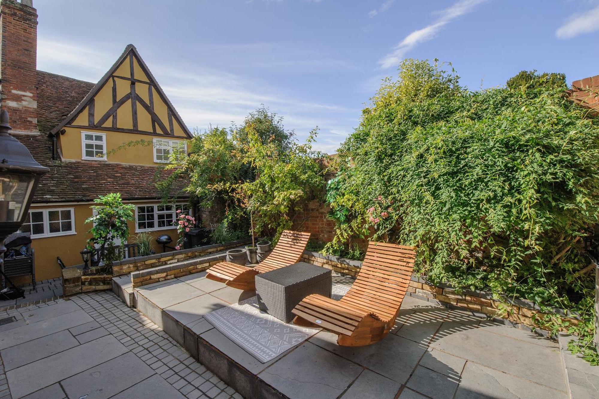 Huge Deluxe 600 Year Old Essex Manor, Hot Tub, Cinema Room, Sky Tv 萨弗伦沃尔登 外观 照片