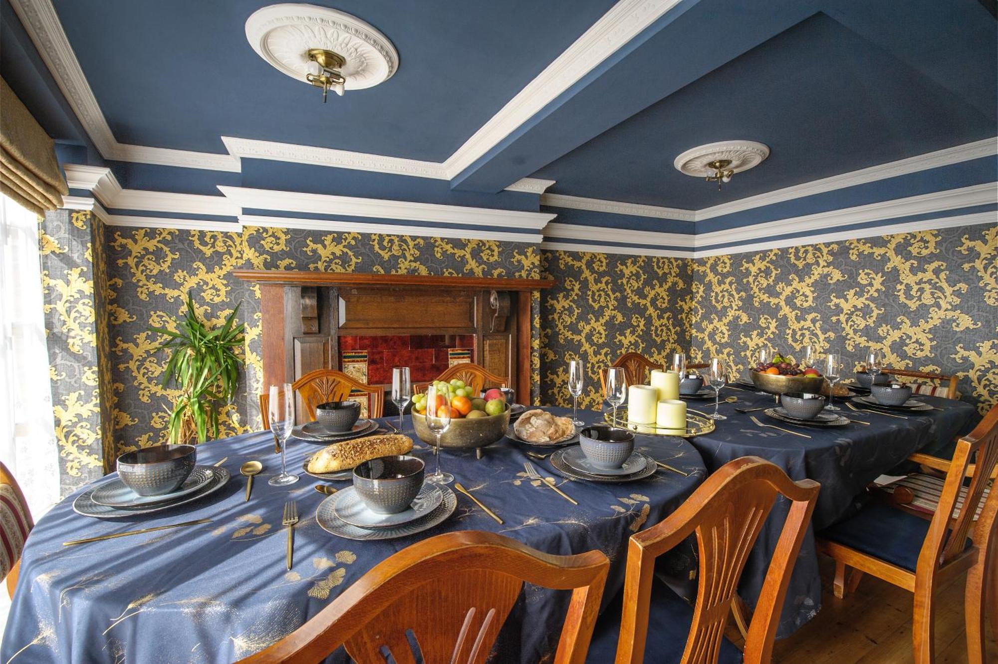 Huge Deluxe 600 Year Old Essex Manor, Hot Tub, Cinema Room, Sky Tv 萨弗伦沃尔登 外观 照片