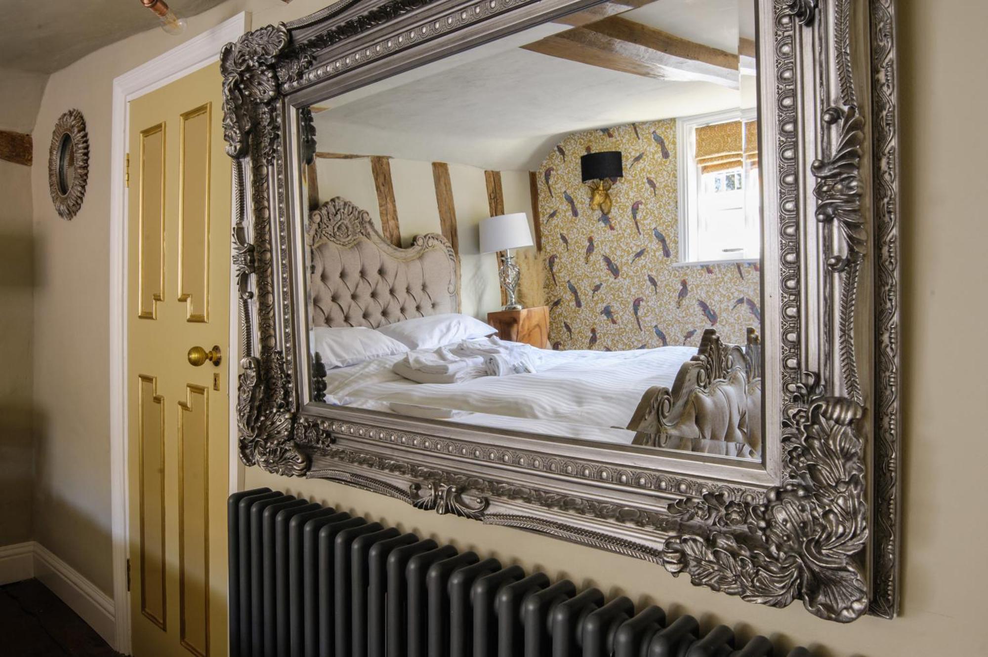 Huge Deluxe 600 Year Old Essex Manor, Hot Tub, Cinema Room, Sky Tv 萨弗伦沃尔登 外观 照片