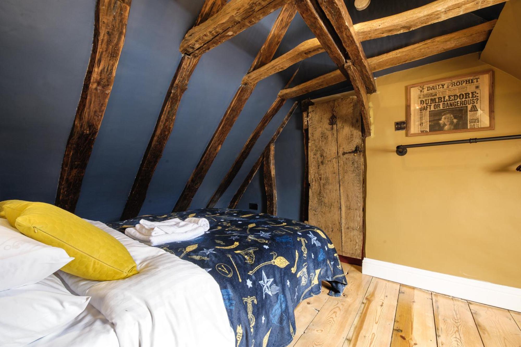 Huge Deluxe 600 Year Old Essex Manor, Hot Tub, Cinema Room, Sky Tv 萨弗伦沃尔登 外观 照片